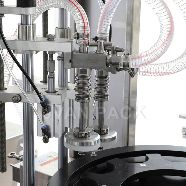 M&aacute;quina llenadora y taponadora-2