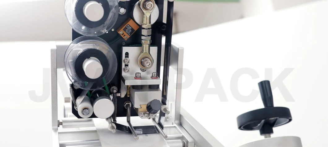 Mt-220-M&aacute;quina-etiquetadora-autom&aacute;tica-de-etiquetas-autoadhesivas-de-plano-autom&aacute;tico-m&aacute;quina-etiquetadora-para-cajas-con-impresora-de-fecha-de-cart&oacute;n-de-huevos.webp (11)