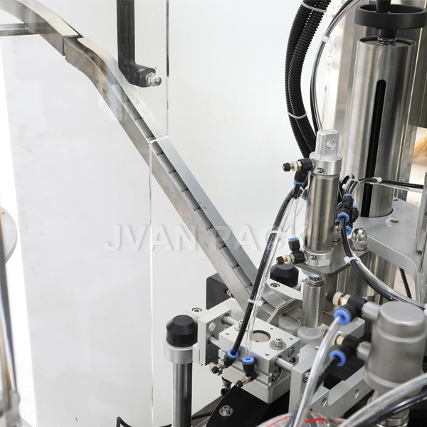 Llenadora y taponadora